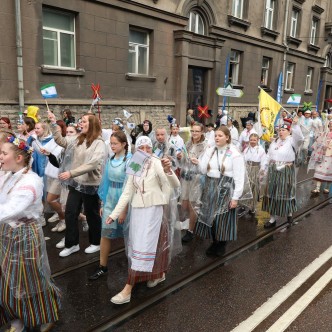 Laulu- ja tantsupidu "Iseoma" rongkäik, Rõuge lastekoor. Foto: Rauno Volmar / Delfi Meedia